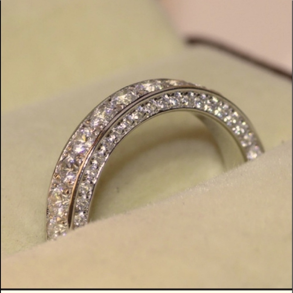 NEW Luxury 18k White Gold Diamond Wedding Band